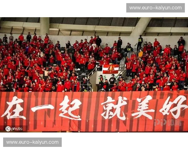 巅峰对决:当海派华丽撞上津门硬骨——上港与泰达的足球恩仇录